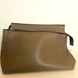 Brown Leather Zip-Top Women’s Clutch Bag